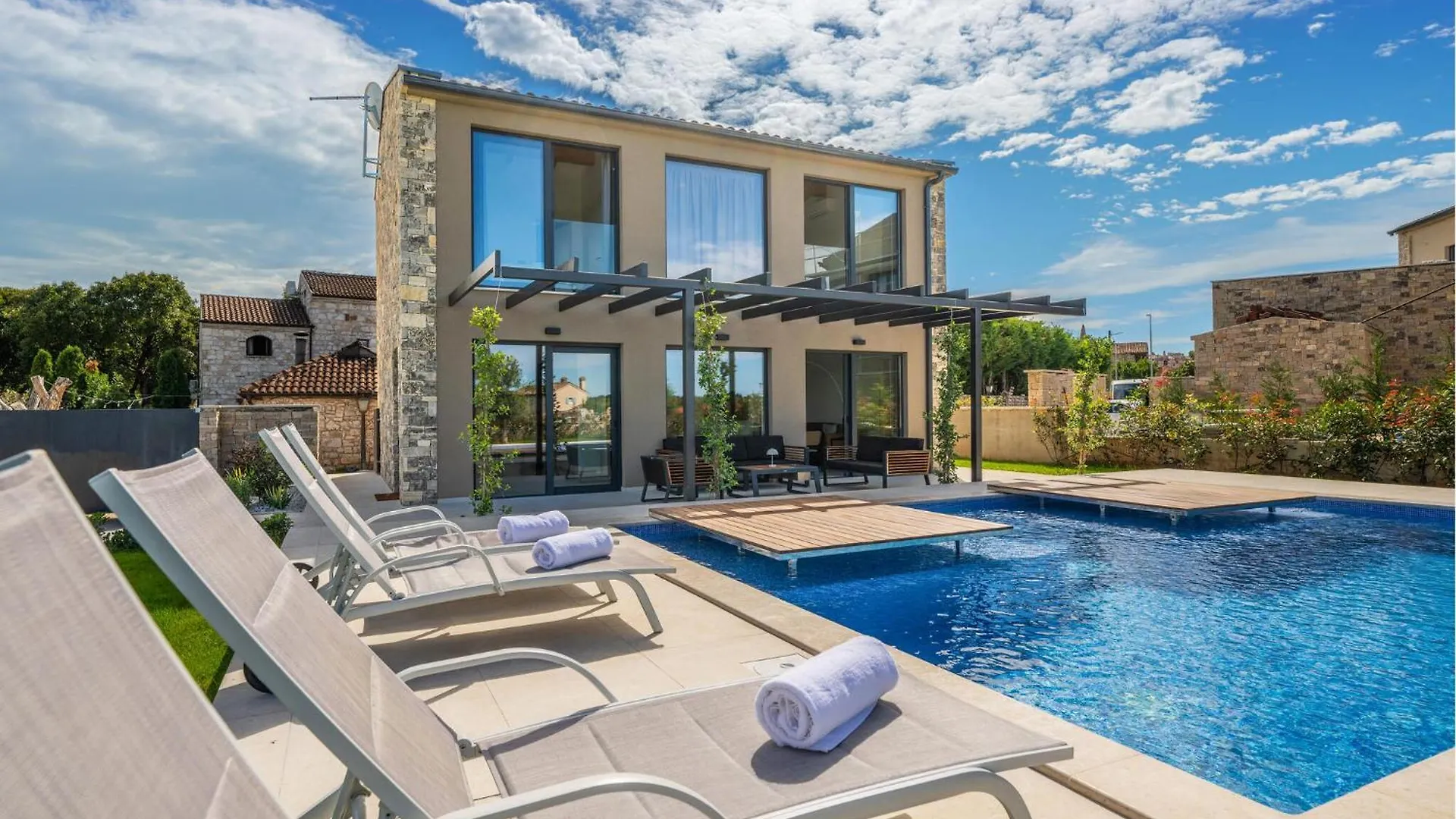 Stunning Home In Bale